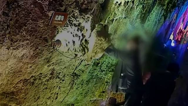 Tres turistas arrancan y roban unas estalactitas de una cueva en China