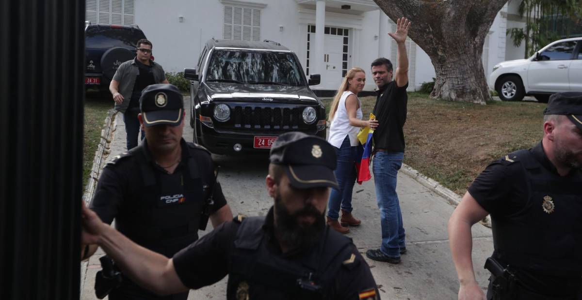 Leopoldo López y Lilian Tintori, en la residencia del embajador español.