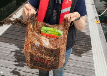 Esta bolsa biodegradable ha pasado tres años en el mar y aún sirve para tu compra