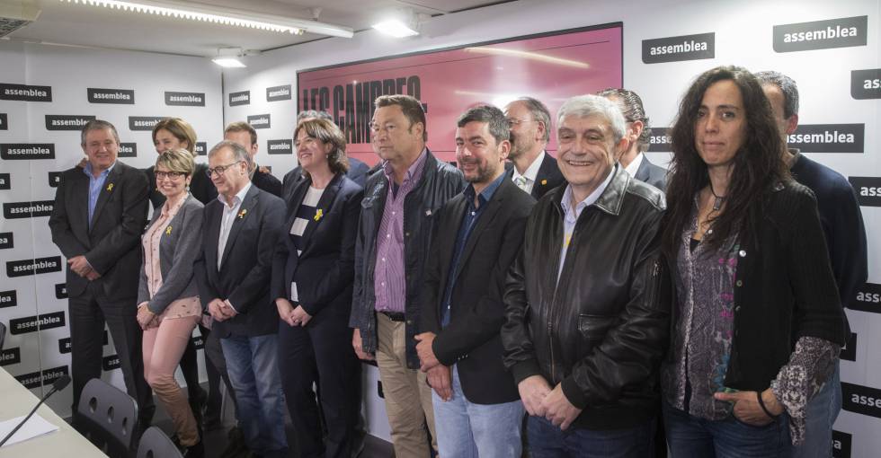 Reunión de la ACN tras la victoria de su candidatura Eines de Pais a la Camera de Comercio.