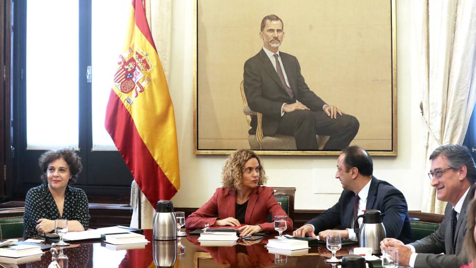 Gloria Elizo, Meritxell Batet, Alfonso Rodríguez Gómez de Celis e Ignacio Prendes durante la reunión de la Mesa del Congreso.