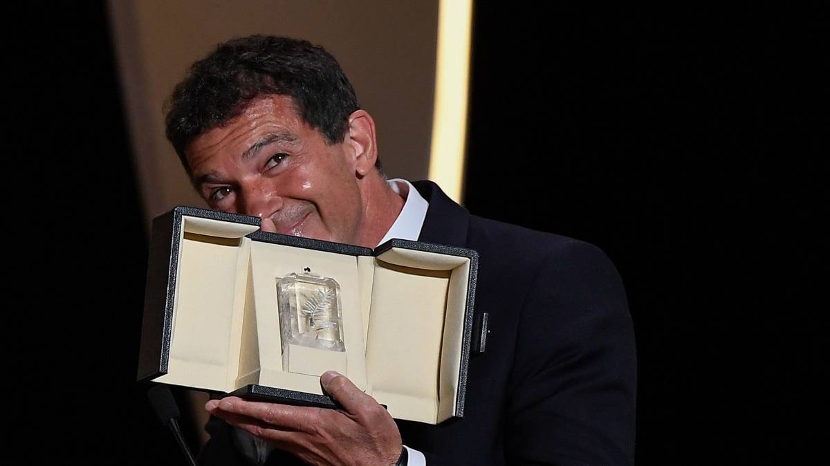 Banderas, tras recibir el premio en Cannes.