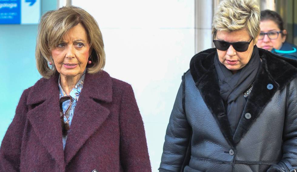 María Teresa Campos y su hija Terelu, por las calles de Madrid, el pasado diciembre.