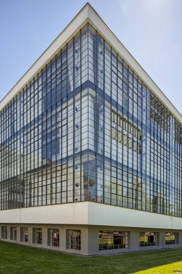 Edificio de la escuela Bauhaus en Desau, diseñado por Walter Gropius en 1925.