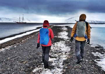 La tierra habitada más al norte del mundo donde nadie sale de casa sin un rifle