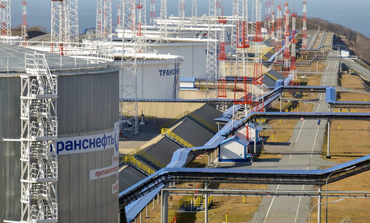 Tanques de petróleo en el puerto de Kozmino.