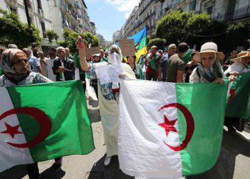 Protesta de mujeres argelinas este viernes en Argel. 