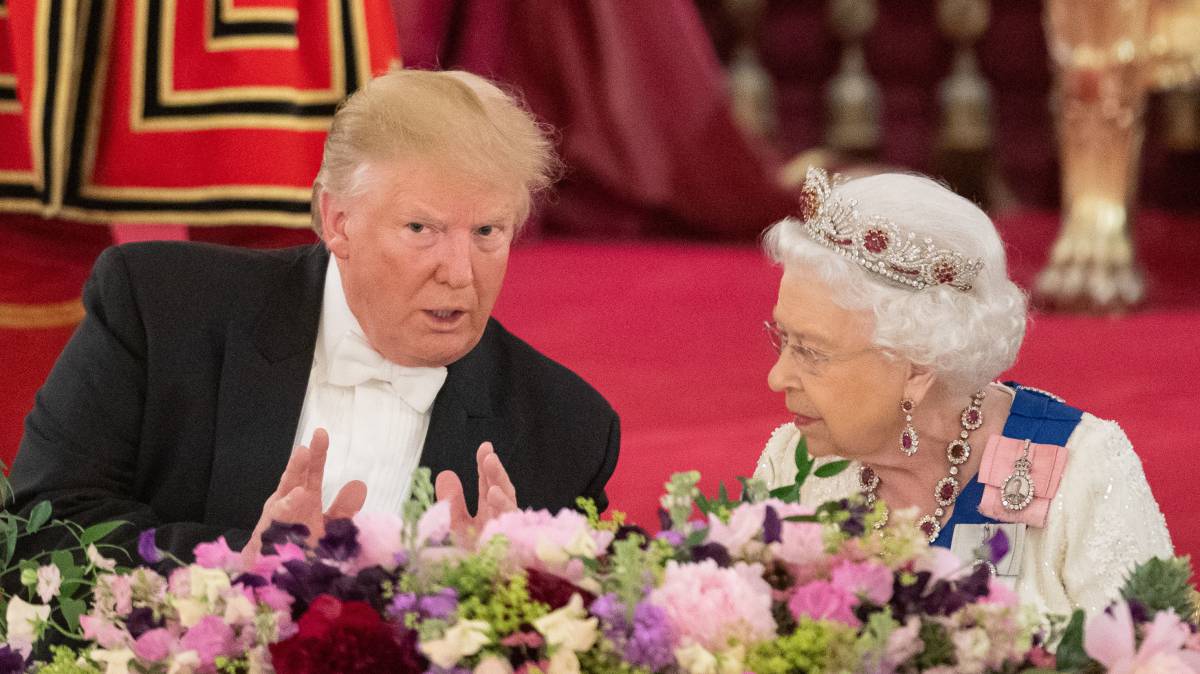 Trump y la reina Isabel II, en Londres.