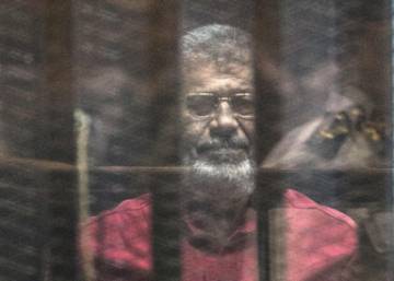 'Morsi, el camino truncado de la democracia egipcia', por L. Gómez