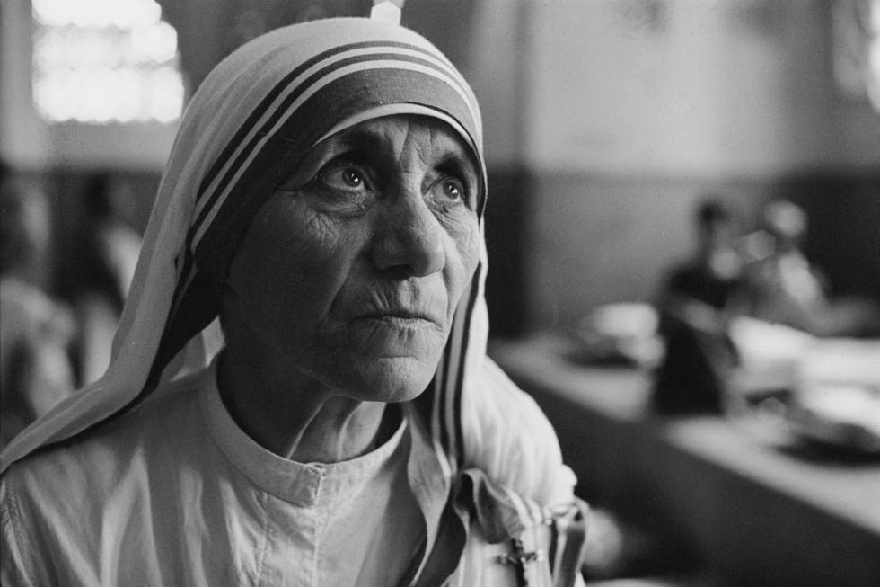 La madre Teresa de Calcuta en un hospital de la India en 1969.