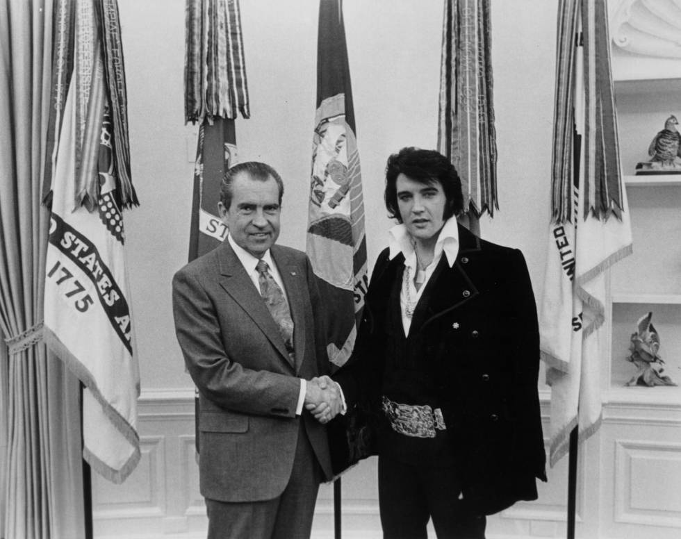 Elvis Presley el día que conoció al presidente de los Estados Unidos Richard Nixon en 1970.