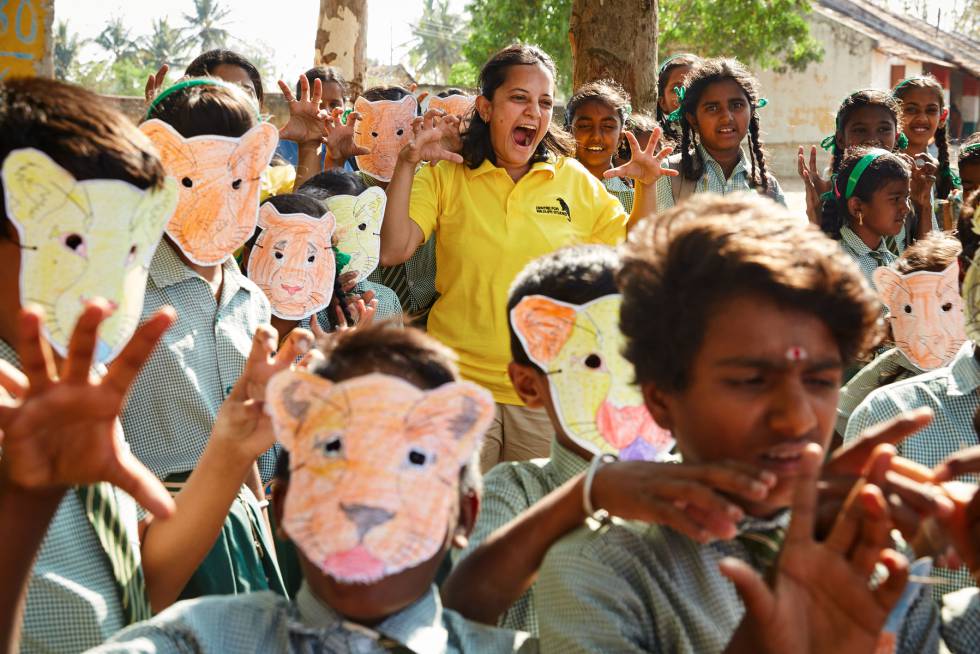 Krithi Karanth ha desarrollado un programa de conocimiento en conservación en las comunidades rurales de la India (© Rolex Marc Shoul).