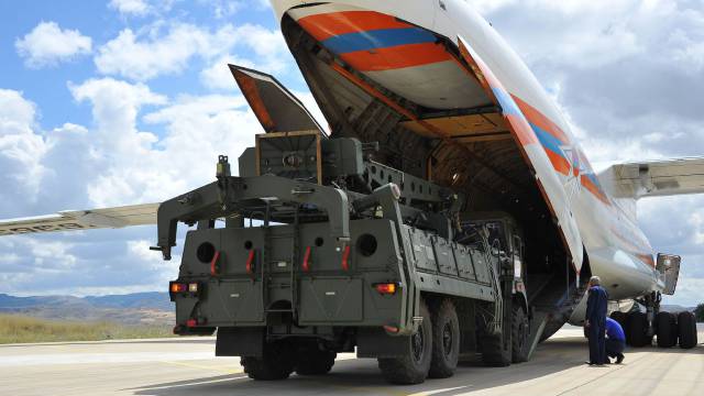 Un avión de transporte militar ruso, en Ankara.