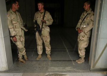 Fiestas hasta el amanecer en el hotel Al Rashid para aplacar la ansiedad de la guerra