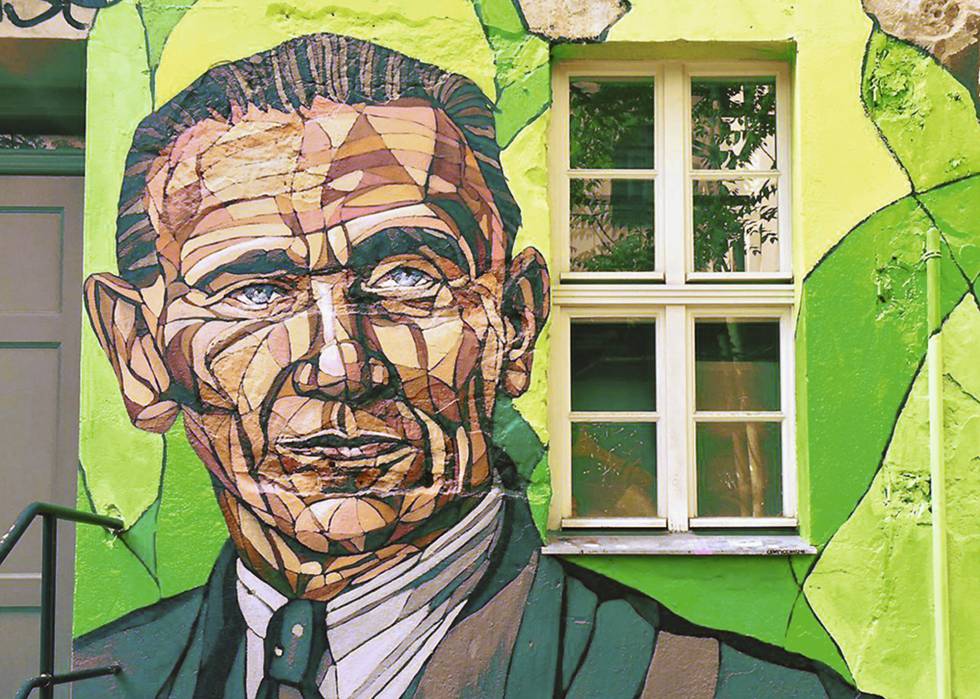 Grafiti representando a Otto Weidt en la entrada del Museo Otto Weidt en Berlín.