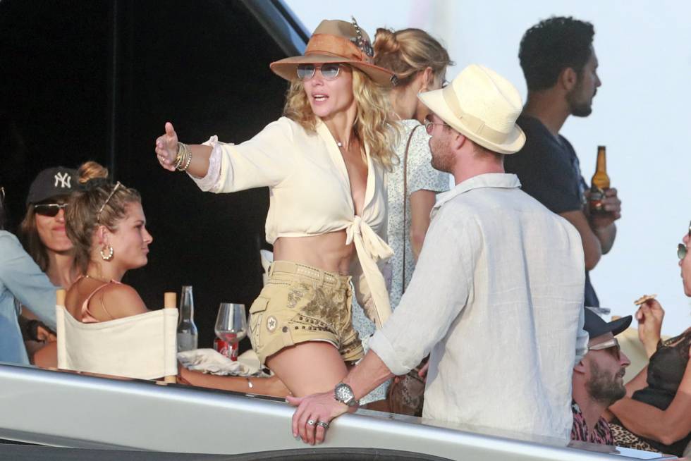 Elsa Pataky en Ibiza con su marido Chris Hemsworth.