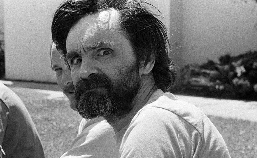 El criminal estadounidense Charles Manson en el Centro Médico de California, el 1 de agosto de 1980.