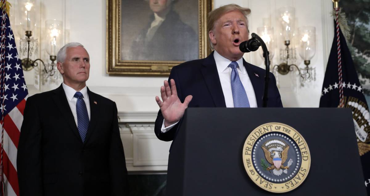 El presidente de EE UU, Donald Trump, junto al vicepresidente, Mike Pence, este lunes en Washington.