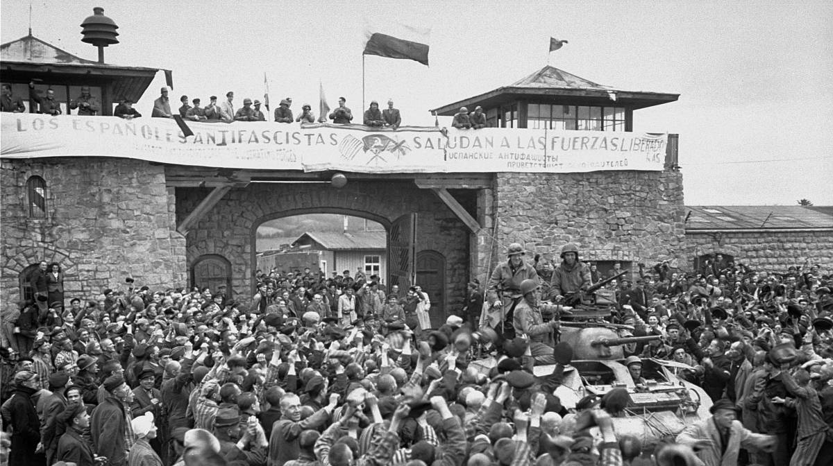 Republicanos españoles reciben a las fuerzas americanas, el día de la liberación de Mauthausen-Gusen.