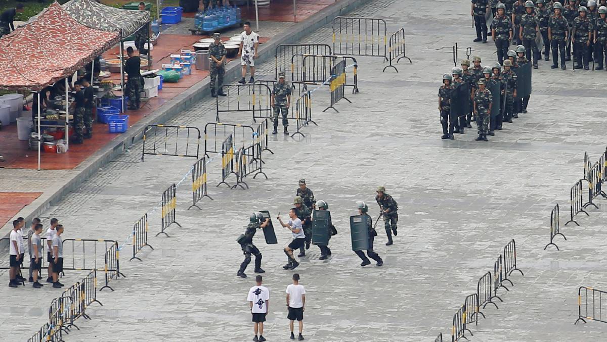 Un ejercicio antidisturbios en China.