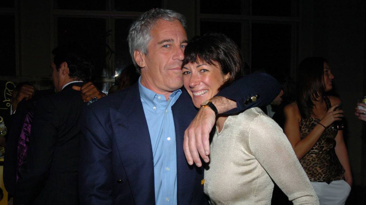 Jeffrey Epstein y Ghislaine Maxwell en 2005.