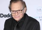 Larry King se divorcia de su séptima esposa a los 85 años