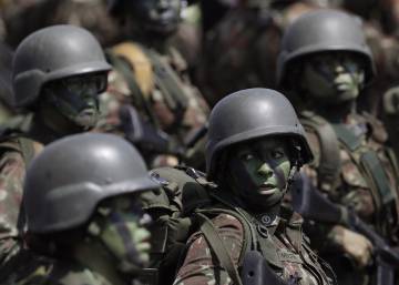 Bolsonaro moviliza al Ejército ante la presión internacional