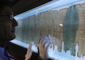 El libro que conservó su brillo durante 2.000 años en el fondo de una cueva