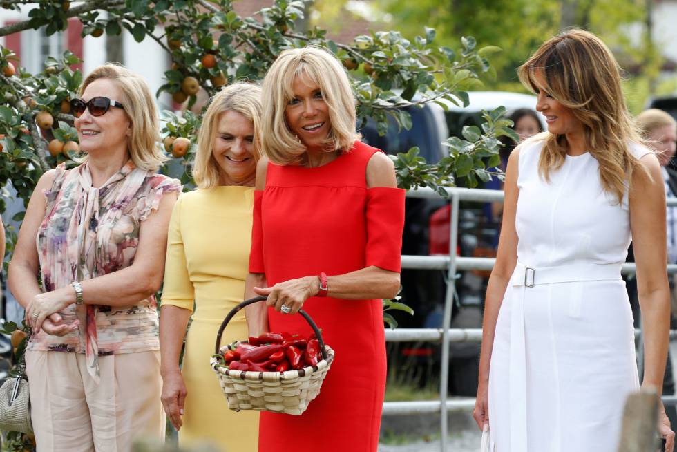 Brigitte Macron, esposa del presidente francés Emmanuel Macron,junto a Melania Trump (EE UU), Cecilia Morel (Chile) y Malgorzata Tusk, en Espelette, cerca de Biarritz, durante la cumbre del G7, el 25 de agosto.