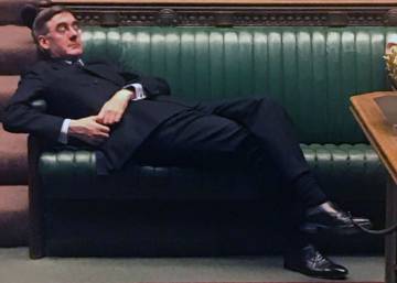 Jacob Rees-Mogg, el político que protagonizó el meme de la siesta en el Parlamento