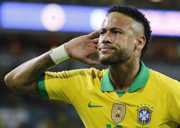Neymar vuelve a jugar al fútbol tres meses después
