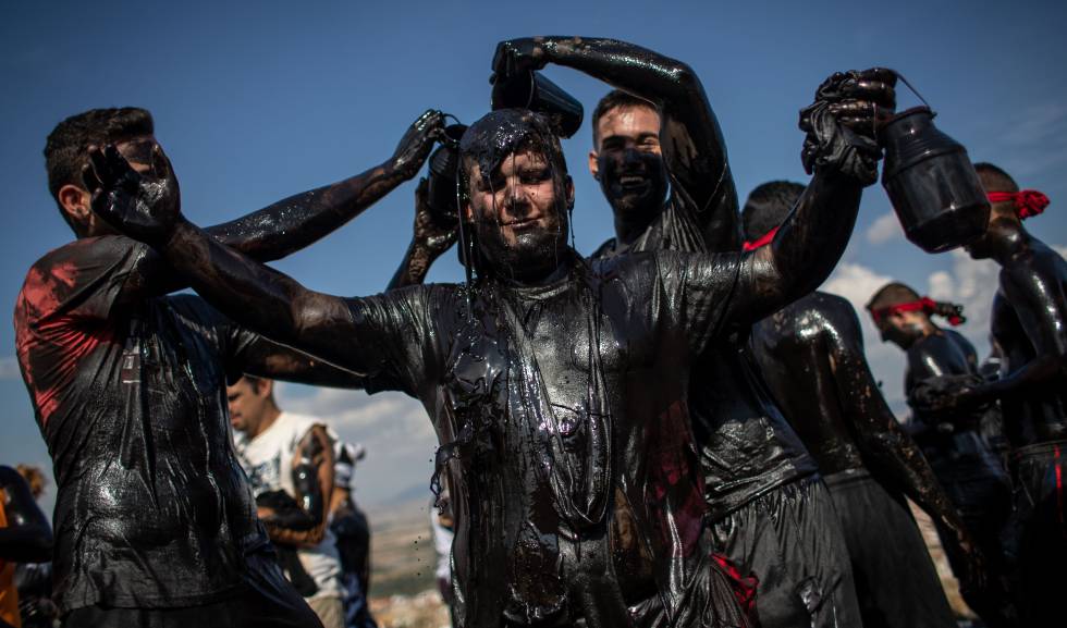 Fotos: La fiesta de los Cascamorras de Baza, en imágenes | Andalucía | EL  PAÍS