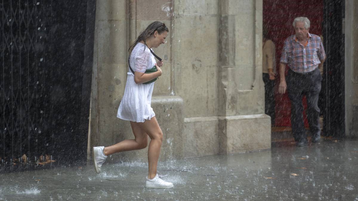 Lluvia en Barcelona, este domingo.