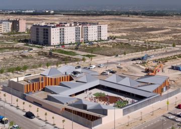 Vista aérea de la Escuela de educación infantil de Arcosur, en Zaragoza, proyectada por Magén Arquitectos.