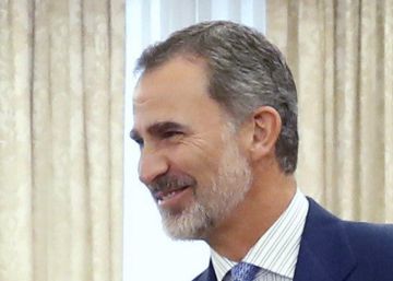 Pedro Sánchez (l) before his meeting with King Felipe on Tuesday.