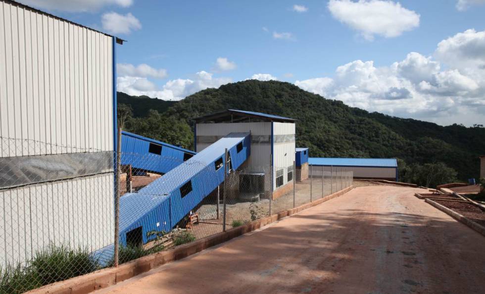 Planta procesadora de la compañÃa minera Dayu cerca de Masumbiri, en Sierra Leona .