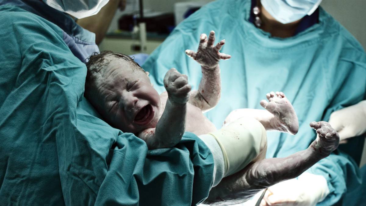 Un recién nacido, en el hospital.