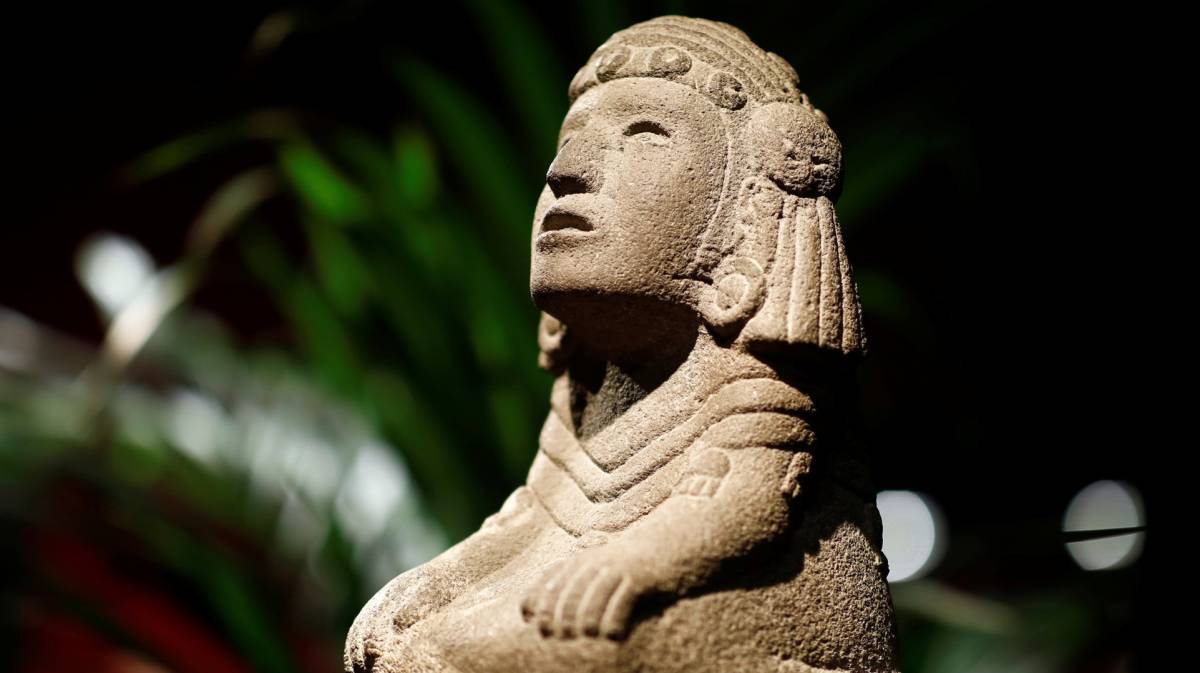 Figura de la diosa azteca Chalchiuhtlicue.