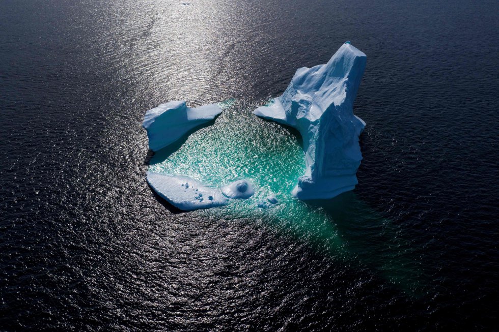 Resultado de imagen de "El aumento del nivel del mar se ha disparado por el deshielo en los extremos norte y sur del planeta, concluye el IPCC, el panel de científicos que bajo el paraguas de la ONU analiza los impactos del cambio climático generado por la acción del hombre. Los gases de efecto invernadero emitidos por el ser humano hasta ahora hacen que el deshielo y el incremento del nivel del mar vayan a continuar más allá de este siglo, concluye el IPCC en un informe presentado este miércoles. El dilema al que se enfrenta esta generación es cómo de grande será la hipoteca —que también incluye fenómenos meteorológicos extremos, como amenazas a la seguridad alimentaria e impactos en la biodiversidad— que dejará a las siguientes generaciones."