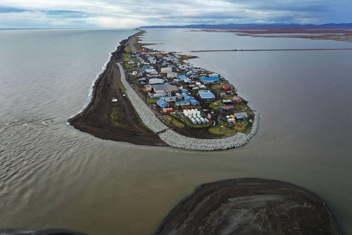 Un pueblo de la región de Kivalina, Alaska, amenazado por el aumento del nivel del mar.