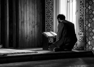 Una persona con túnica y barba no puede estar integrada