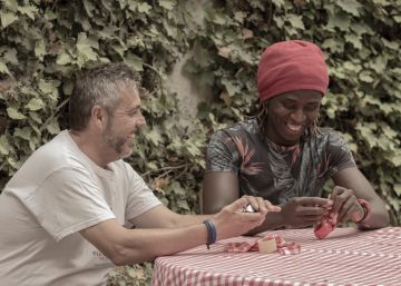 Ir a por un pasaporte y acabar tomando café con la poli en Irún