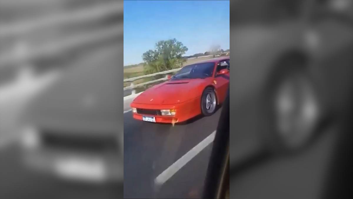Un Ferrari provoca el accidente de un coche que intentaba adelantarle