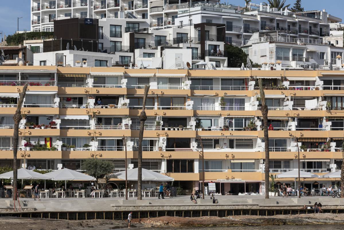 Un bloque de viviendas en Ibiza.