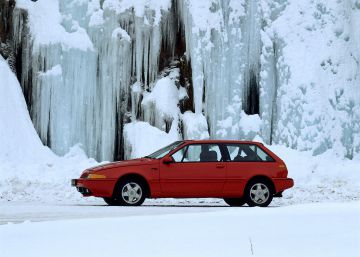 El Volvo 480 se convirtió desde su lanzamiento en 1985 en un modelo de culto, con sus faros retráctiles y el portón trasero de cristal.