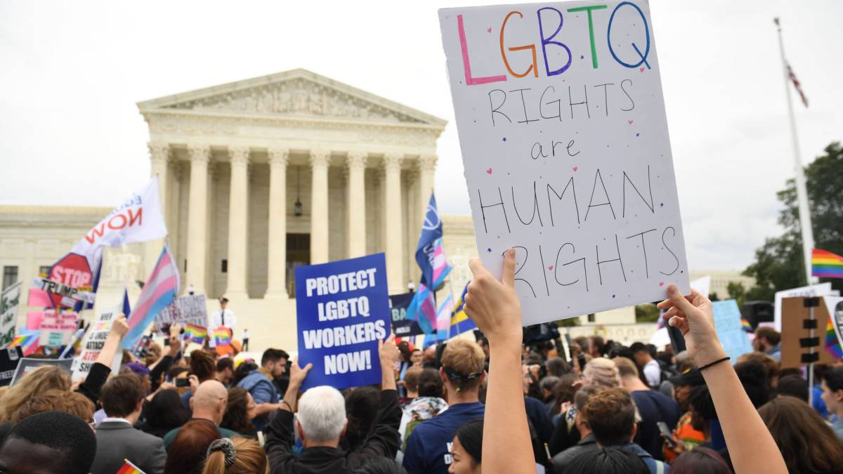 Manifestantes a favor de los derechos LGBT.