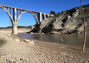 El embalse de Entrepeñas de Guadalajara durante la sequía de 2017.