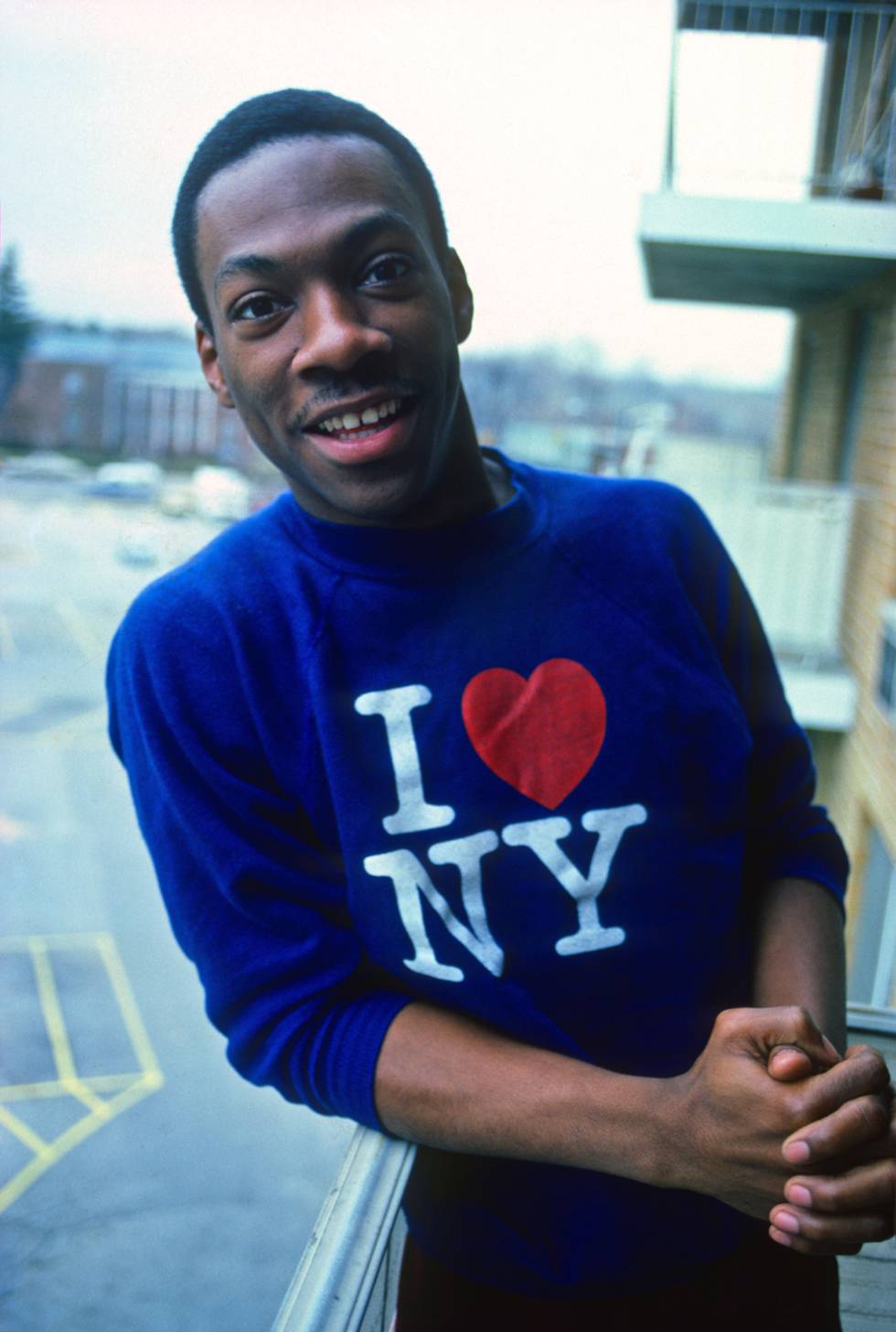 Eddie Murphy fotografiado en 1982, cuando ya triunfaba en la televisión y estaba a punto de iniciar su exitosa carrera cinematográfica.