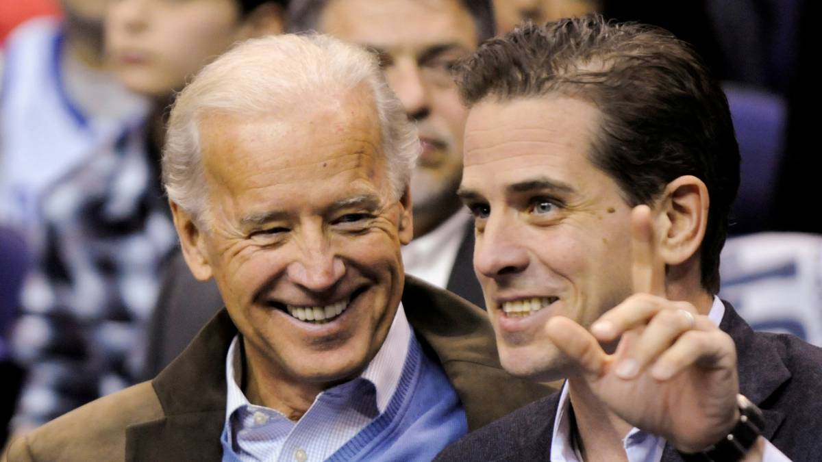 Joe Biden y su hijo Hunter, en una foto de 2010.
