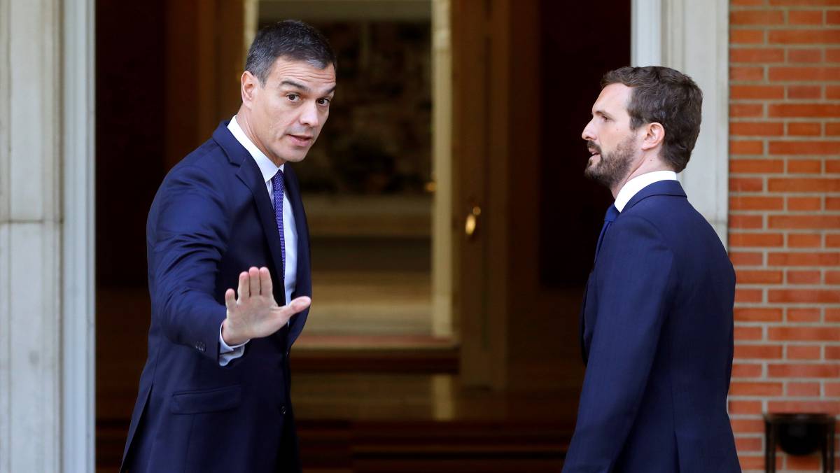 Pedro Sánchez (izq.) y Pablo Casado.